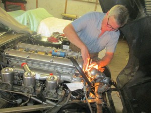 Adjusting an E-type upper timing chain